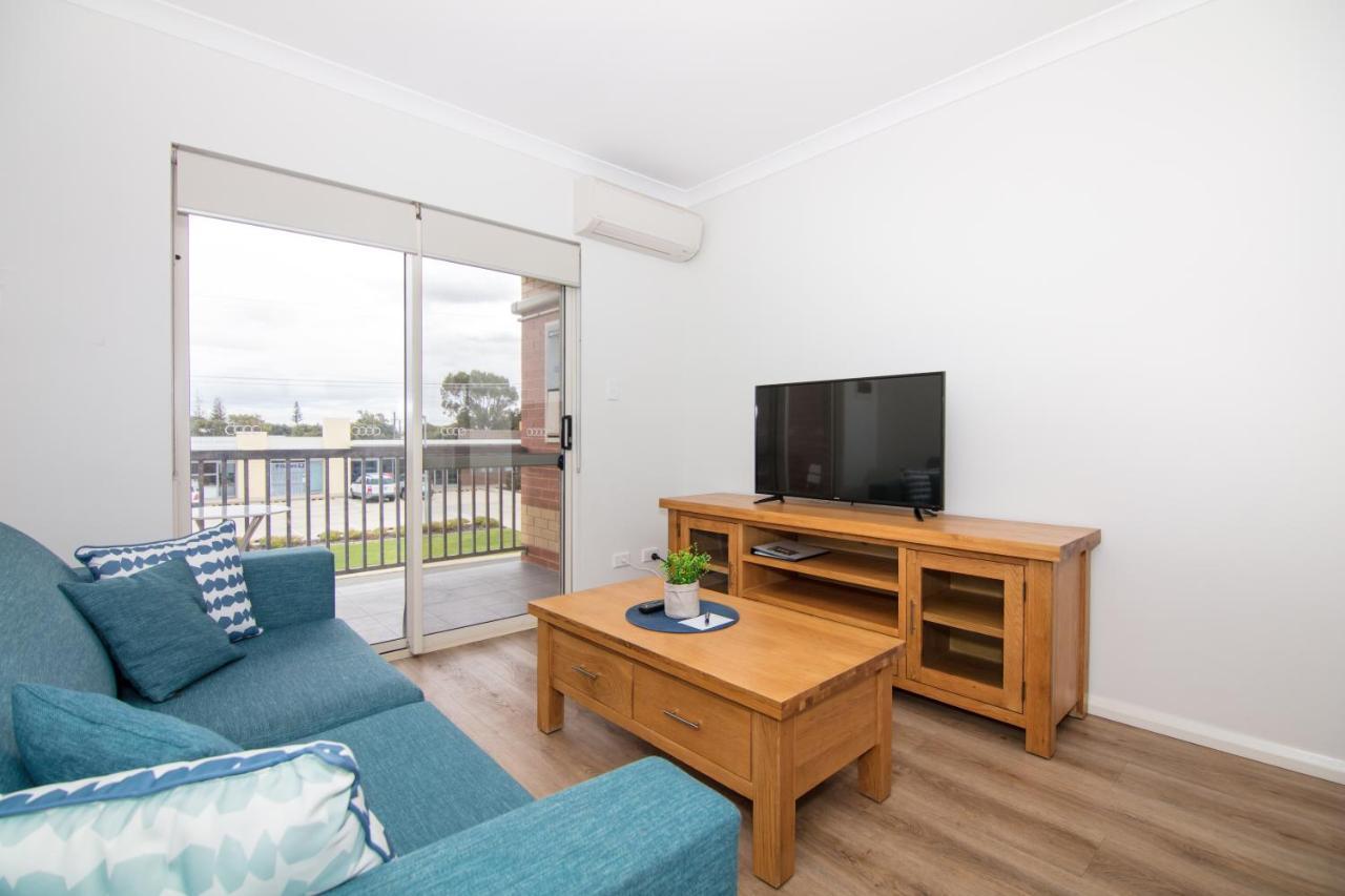 Jurien Bay Motel Apartments Экстерьер фото